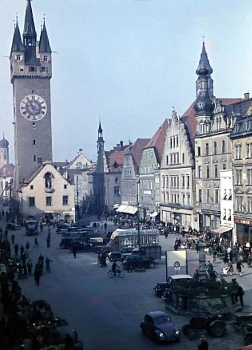 Foto Stadtzplatzansicht HAus mit Turm jpg